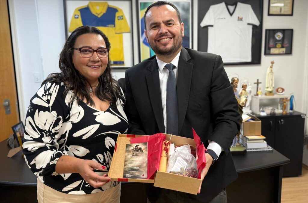 Angela Morais, CEO da Kolbe Arte e deputado estadual Gil Diniz (Imagem: Divulgação)